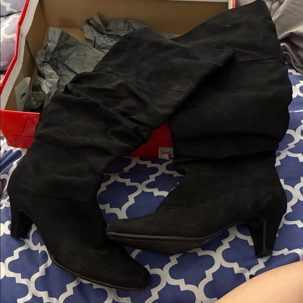 BRAND NEW IN BOX Elegant Black Women's Boots